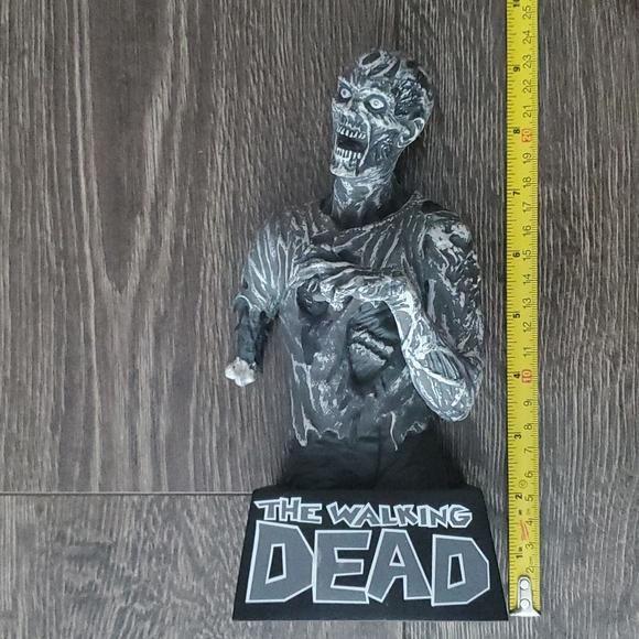 The Walking Dead Diamond Select Toys Zombie Coin Bank 2012 B&W - Piggy Bank - Picture 2 of 9